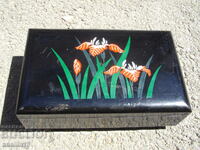 CUTIE VECHE PENTRU BIJUTERII, PICTATĂ MANUAL