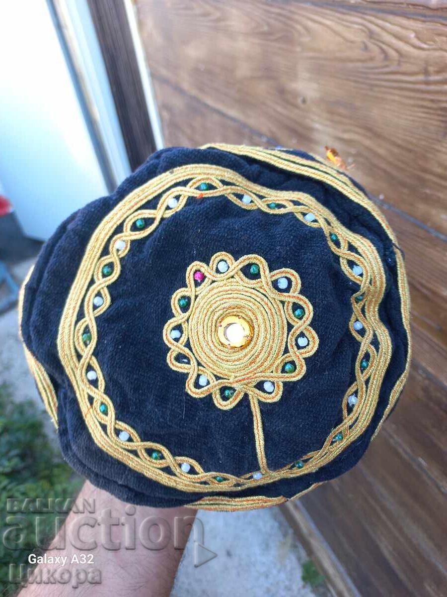 СТАРА ШАПКА ТЮБЕТЕЙКА с цена 150.00 лв. | € 76.69 СТАРА ШАПКА ТЮБЕТЕЙКА с цена 150.00 лв. | € 76.69