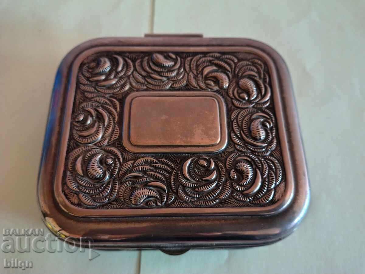 Υπέροχο παλιό επάργυρο κουτί κοσμημάτων με τιμή 24.98 BGN | € 12.77