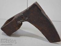 Стара брадва топор инструмент  ковано желязо