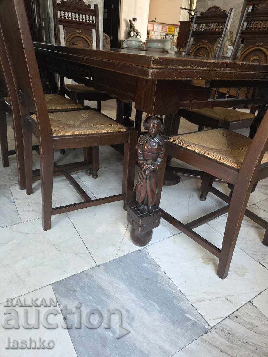 Auction Dining table with 6 chairs Auction Dining table with 6 chairs