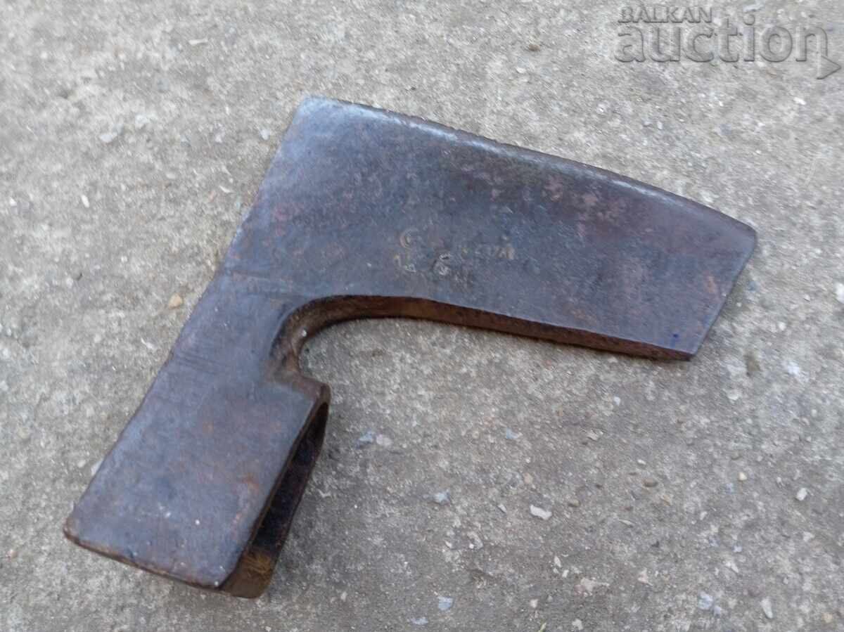 antique hand forged axe - 6
