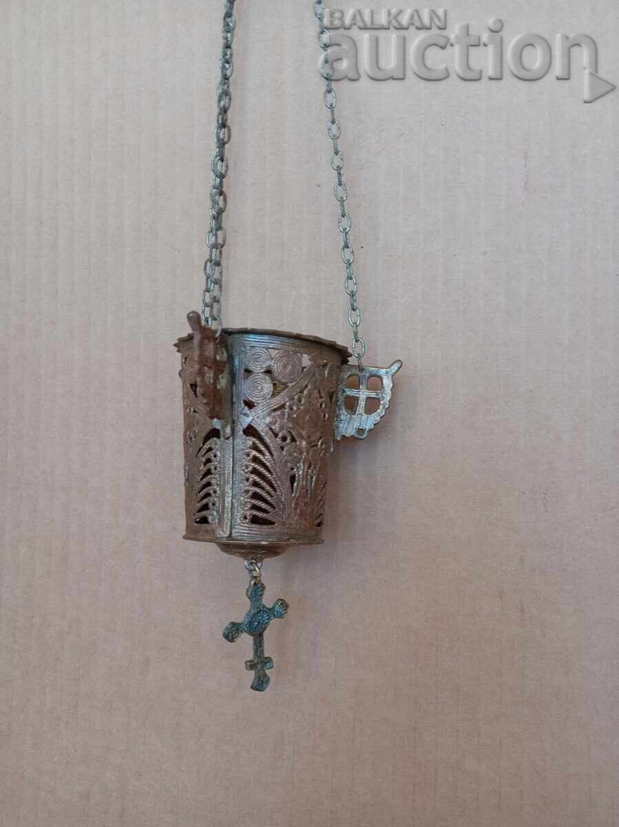 Αρχαίο μπρούτζινο καντήλι με σταυρό του Αγίου Γεωργίου με τιμή 51.00 BGN | € 26.08