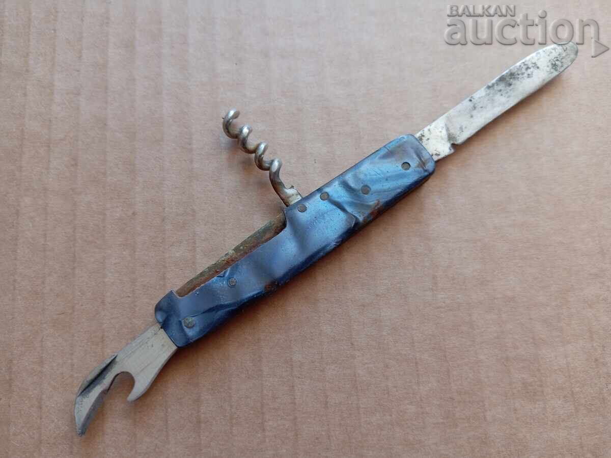 Retro vechi cuțit cu mâner seceră și ciocan Veliko Tărnovo cu preț 21.00 BGN | € 10.74 Retro vechi cuțit cu mâner seceră și ciocan Veliko Tărnovo cu preț 21.00 BGN | € 10.74