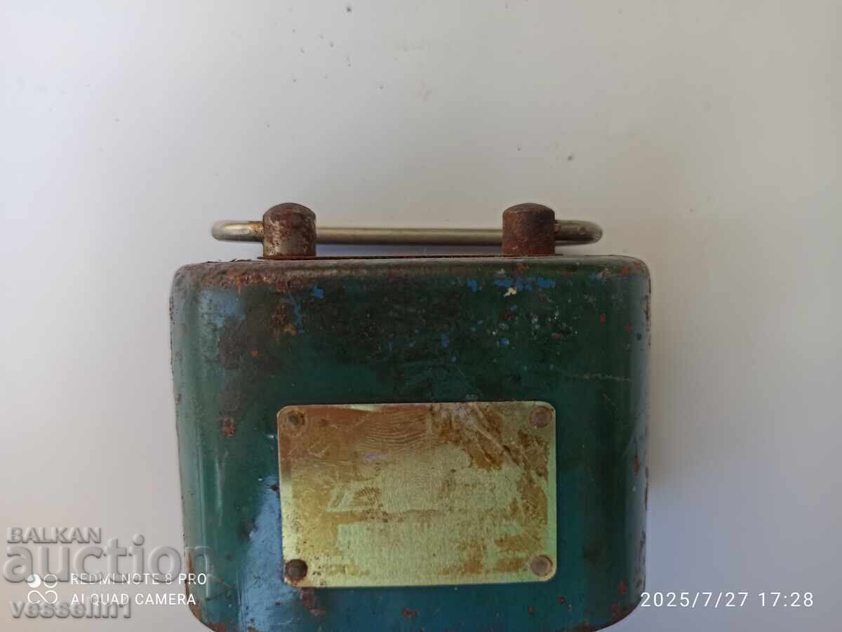 Veche pușculiță uzina de articole metalice Etropole economii cu preț € 8.00 | 15.65 BGN