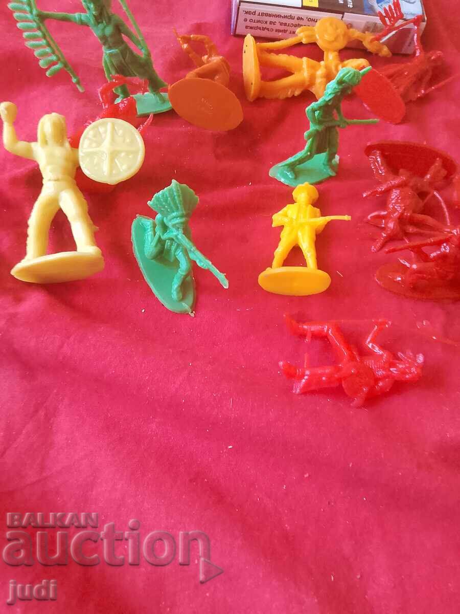 Παράδοση 15 σοσιαλ καουμπόηδες και ινδιάνοι