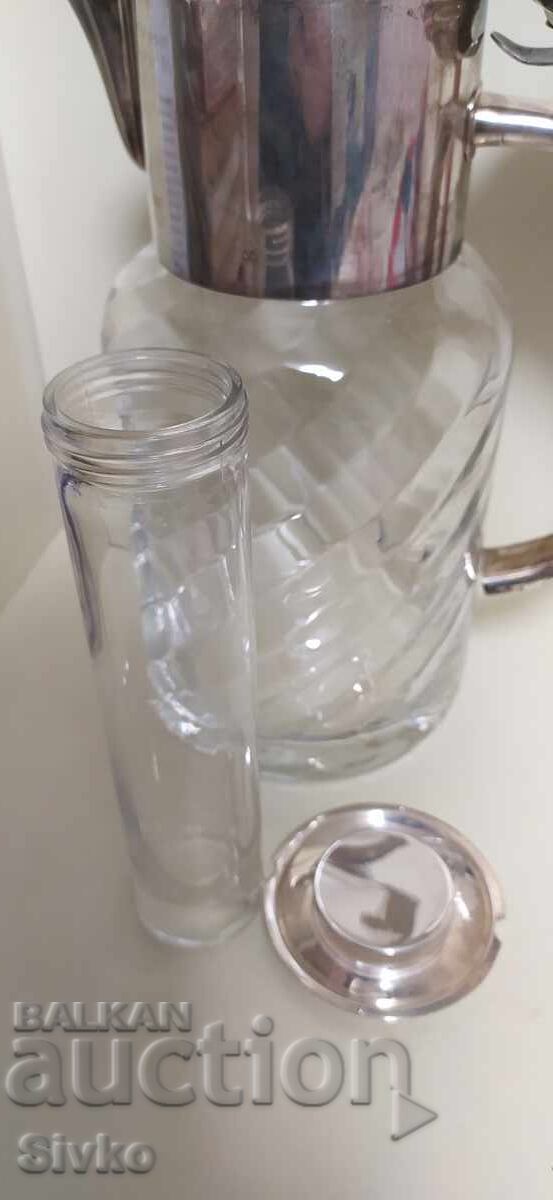 Доставка на Кристална масивна кана с посребрен обков и охладител