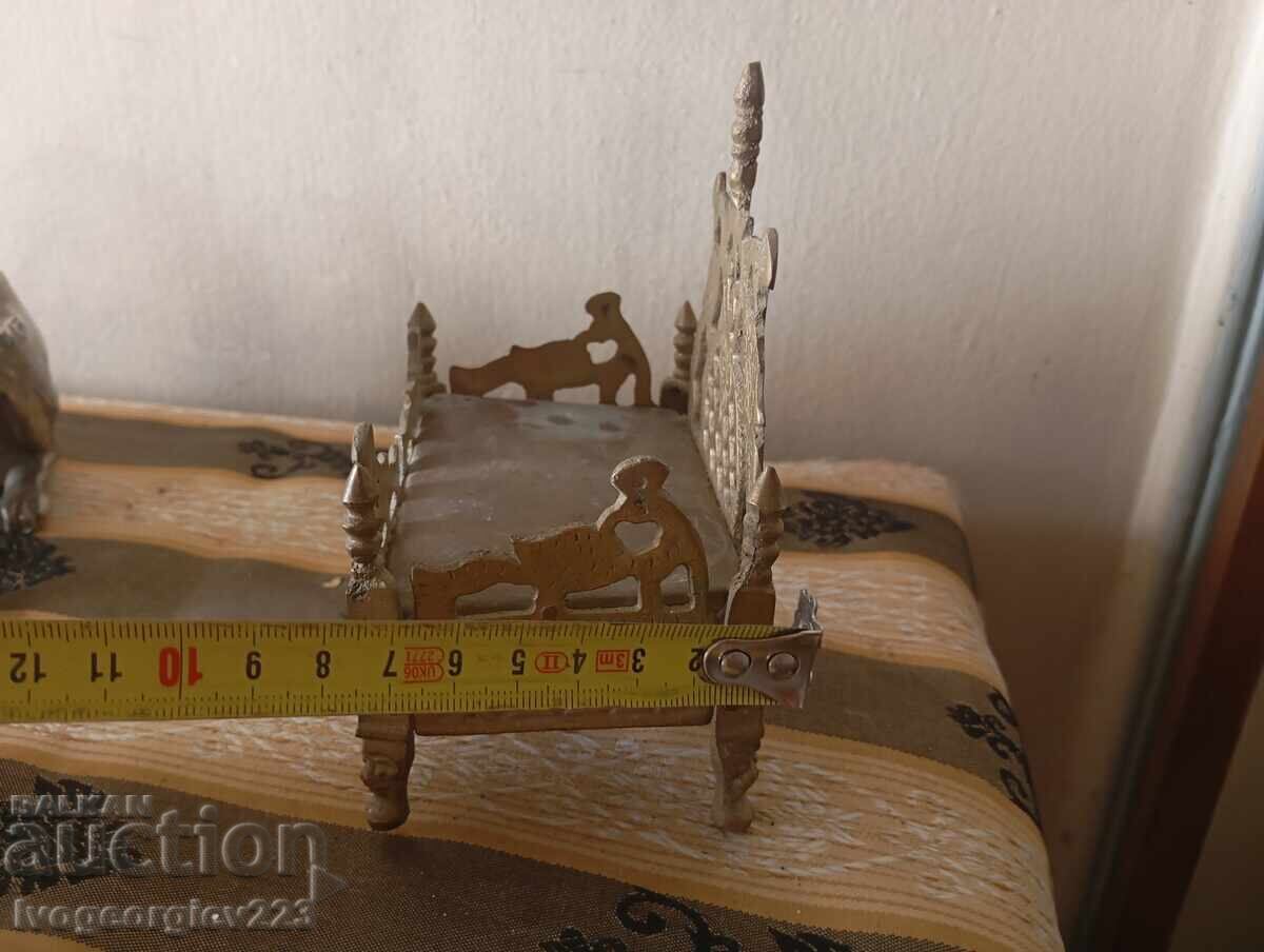 Аукцион Поставка за бижута,часовник