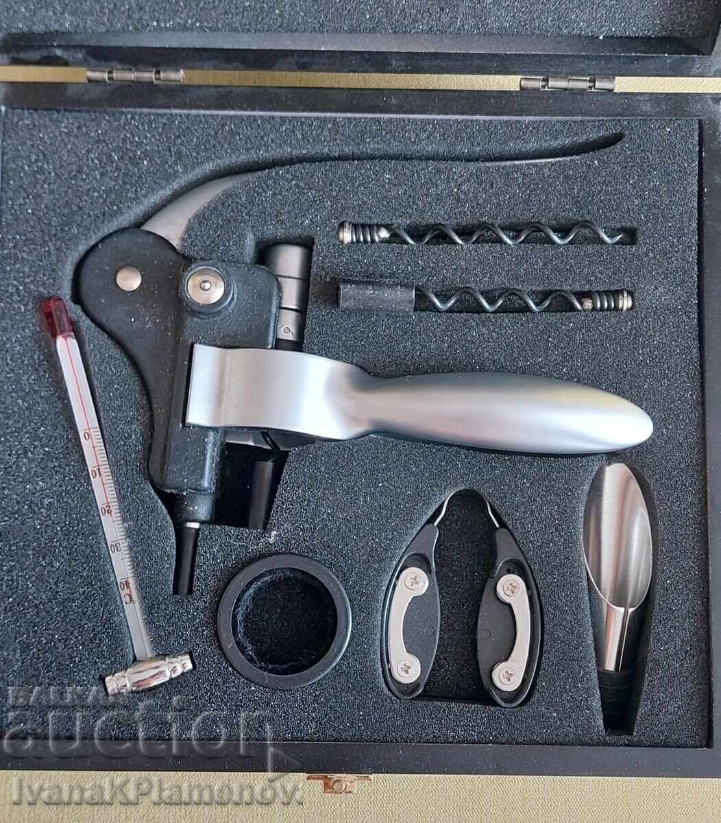 Set de vin pentru cunoscători cu preț € 24.00 | 46.94 BGN Set de vin pentru cunoscători cu preț € 24.00 | 46.94 BGN