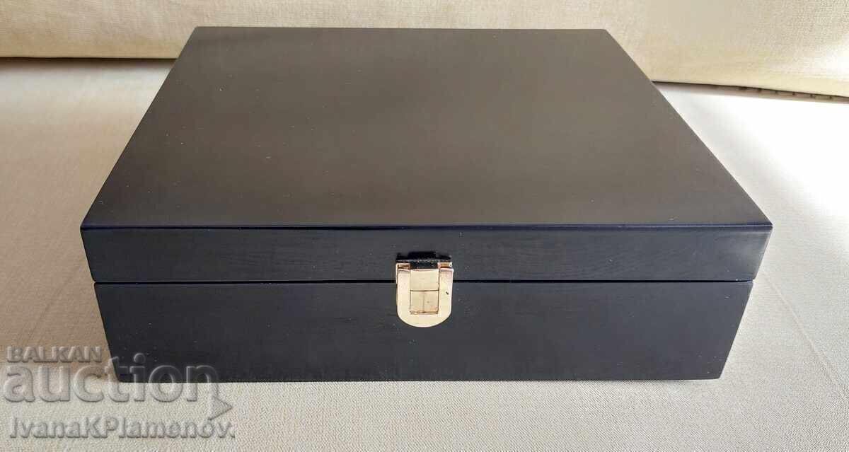 Licitație Set de vin pentru cunoscători Licitație Set de vin pentru cunoscători
