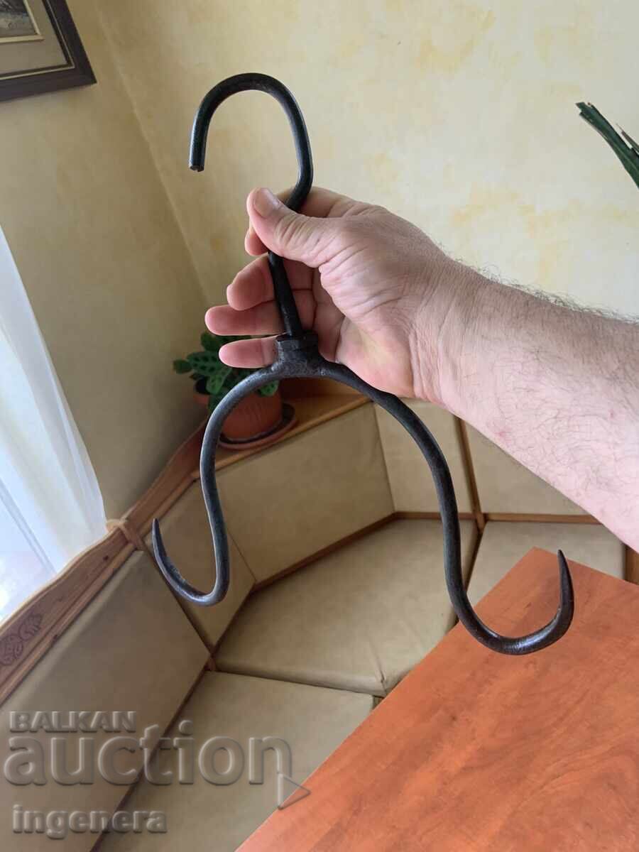 CÂRLIG PENTRU TRAS DUBLU CÂRLIG CÂRLIGE CÂRLIGE INSTRUMENT VECHI cu preț 24.00 BGN | € 12.27