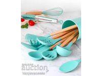 11-piece kitchen utensil set with round stand