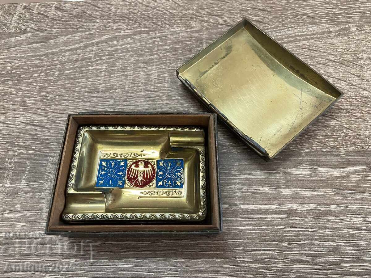 Винтидж комплект пепелници с герба на Чехословакия с цена 45.00 лв. | € 23.01