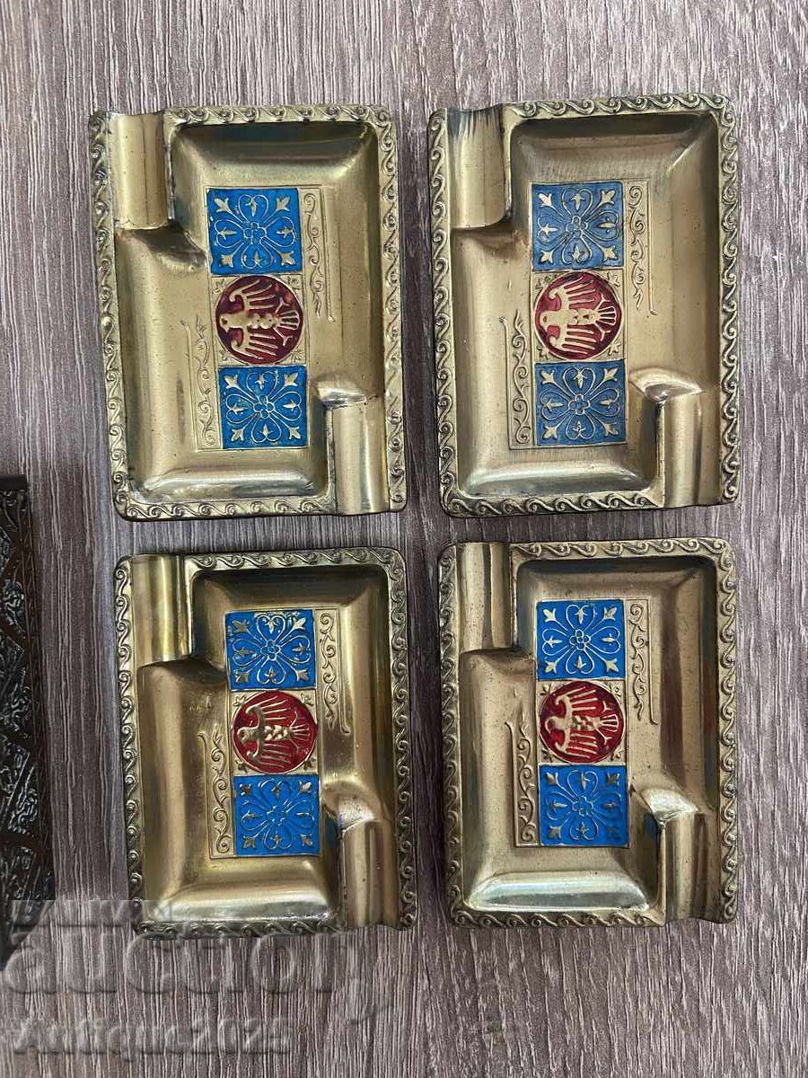 Доставка на Винтидж комплект пепелници с герба на Чехословакия