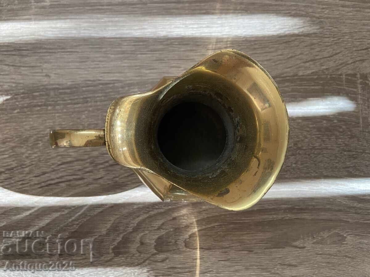 Доставка на Винтидж месингов съд