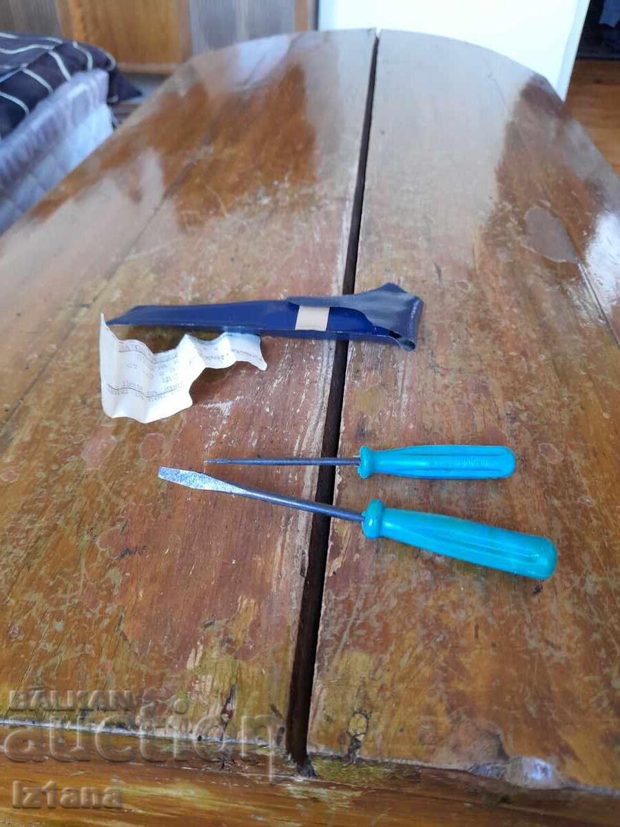 Παλιό σετ κατσαβιδιών με τιμή 22.00 BGN | € 11.25 Παλιό σετ κατσαβιδιών με τιμή 22.00 BGN | € 11.25