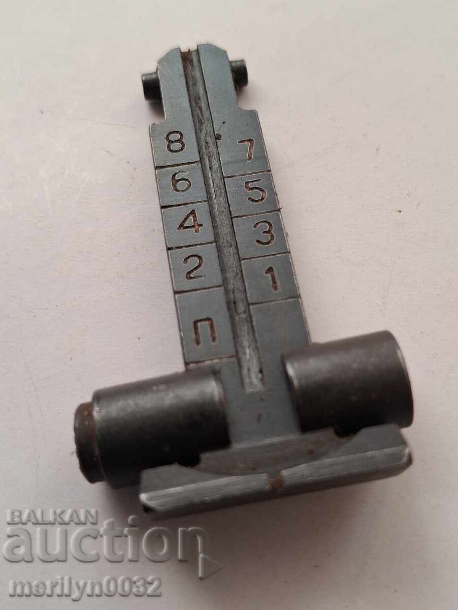 Licitație Piesă, detaliu pentru AK-47, vizor cu căluș Licitație Piesă, detaliu pentru AK-47, vizor cu căluș