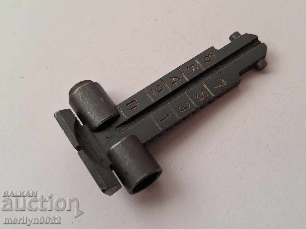 Piesă, detaliu pentru AK-47, vizor cu căluș Piesă, detaliu pentru AK-47, vizor cu căluș