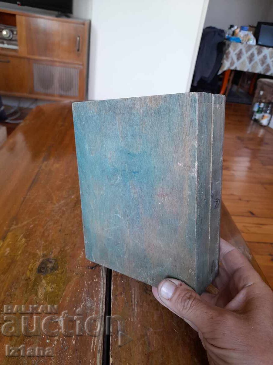 Auction  An old children's game with cubes