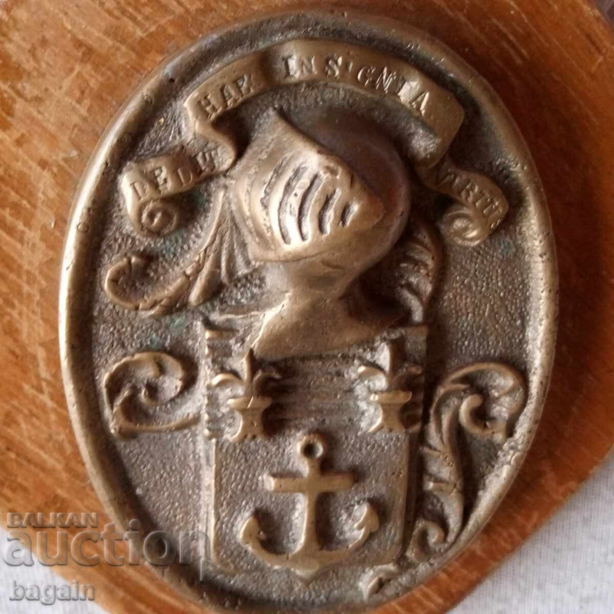 Бронзова пластика. Герб. с цена 50.00 лв. | € 25.56 Бронзова пластика. Герб. с цена 50.00 лв. | € 25.56