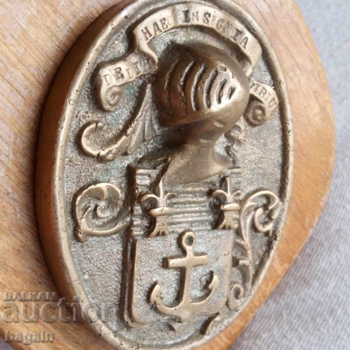 Бронзова пластика. Герб. Бронзова пластика. Герб.