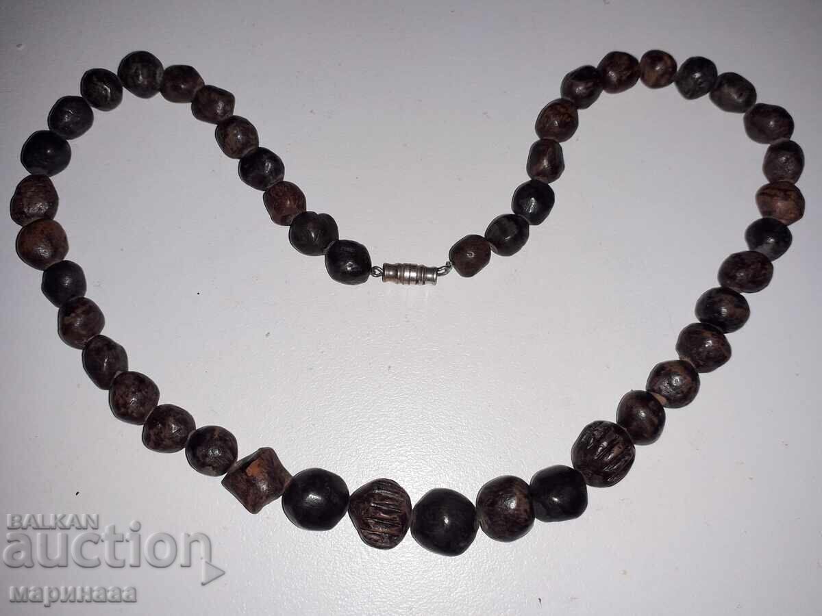 COLIER. INDIA. MATERIALE NATURALE cu preț 3.00 BGN | € 1.53