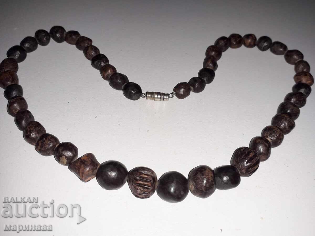 COLIER. INDIA. MATERIALE NATURALE