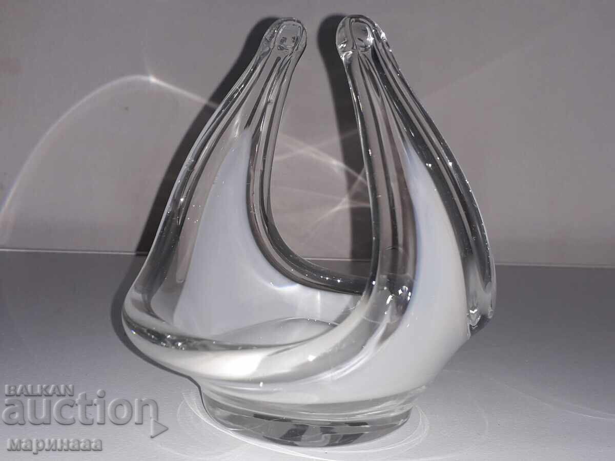 VAZĂ MASIVĂ. STICLĂ SUFLATĂ