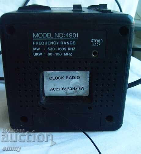 Delivery of Vintage Panashiba CUBE radio alarm clock, desk clock, 1980s