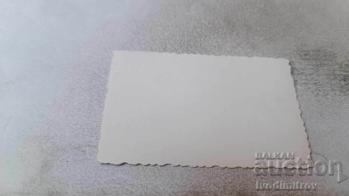 Снимка Две млади момичета на плажа с цена 1.85 лв. | € 0.95