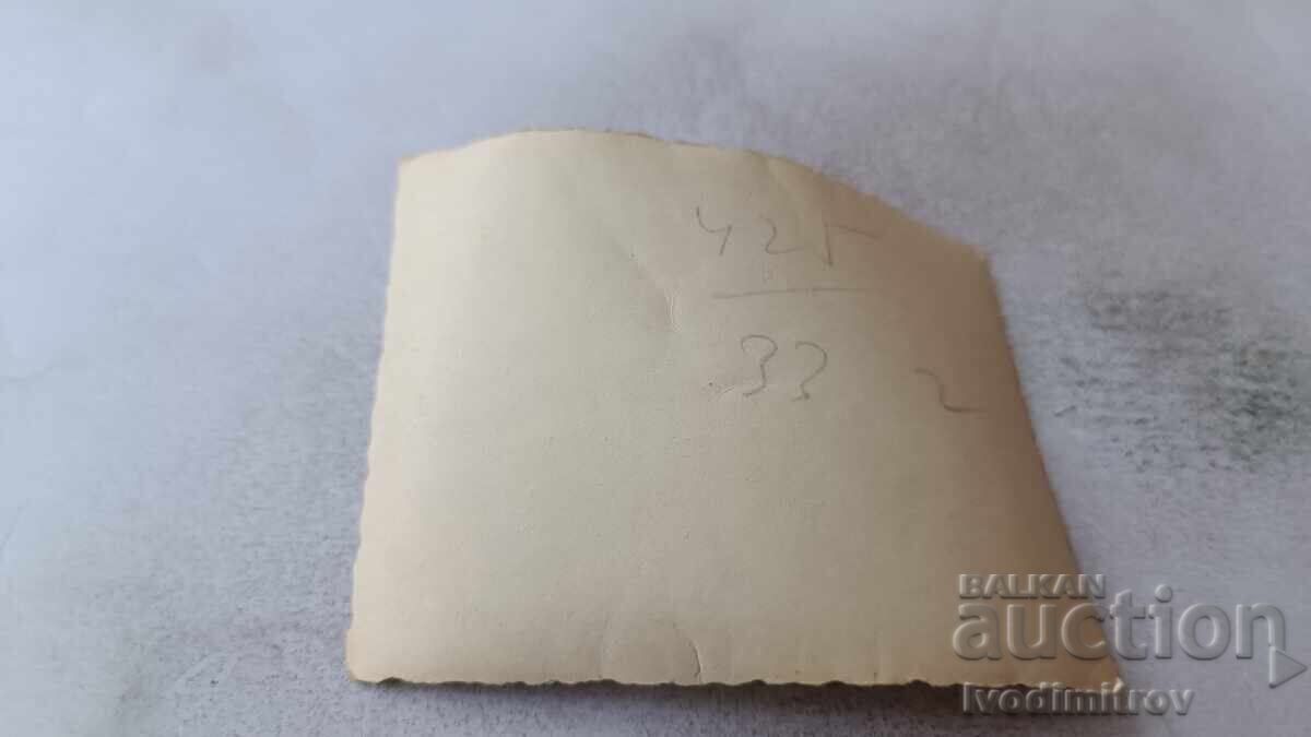 Φωτογραφία Γυναικών σε Βράχο πάνω από τη Θάλασσα με τιμή 1.45 BGN | € 0.74