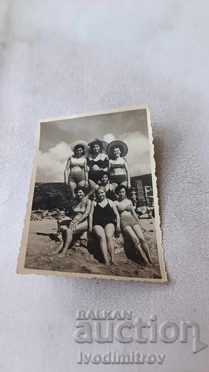 Photo Women on the beach Photo Women on the beach