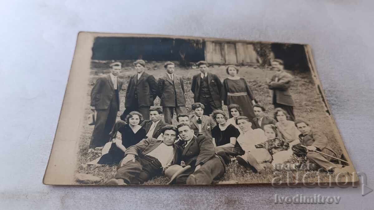 Φωτογραφία Τσουπρένε Νέοι και κορίτσια στην κοίτη του ποταμού 1924