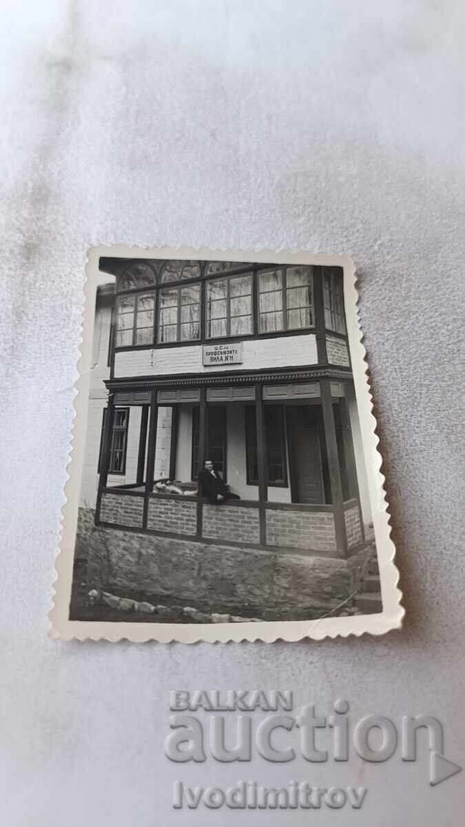 Φωτογραφία Άνδρα στην Βίλα Νο. 11 ΚΣ των συνδικάτων