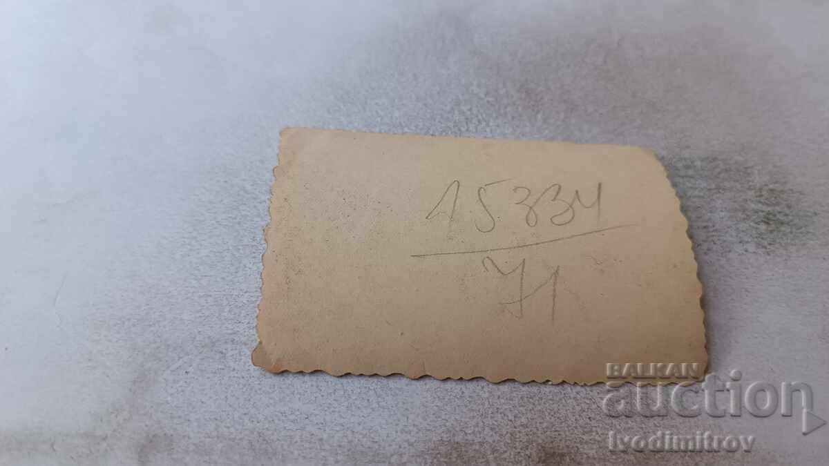 Fotografie Sofia Patru bărbați pe trotuar cu preț 2.45 BGN | € 1.25