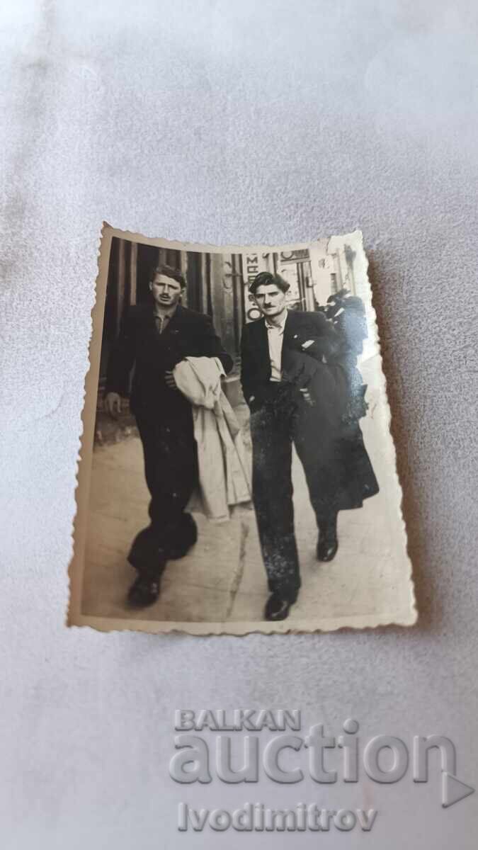 Foto Sofia Doi bărbați la plimbare