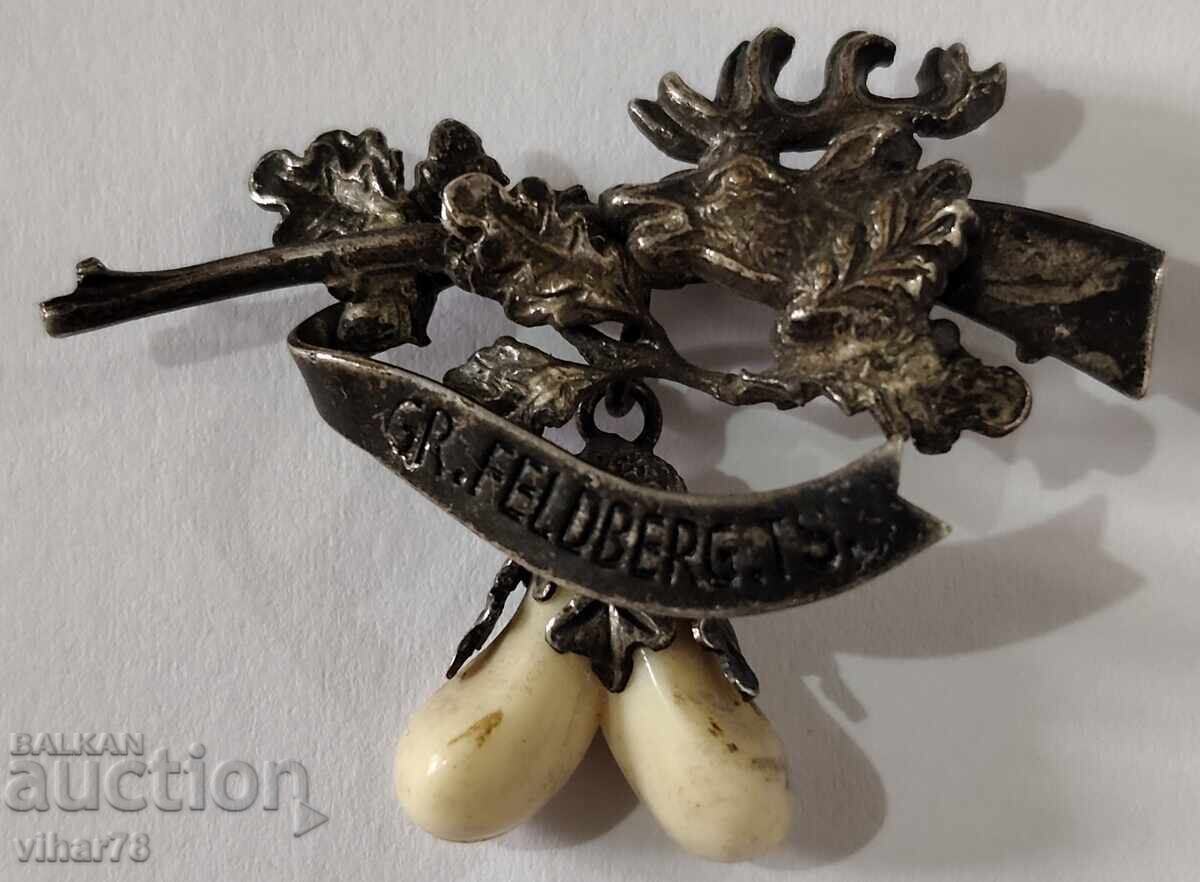 Auction  Old silver brooch with hunting motifs