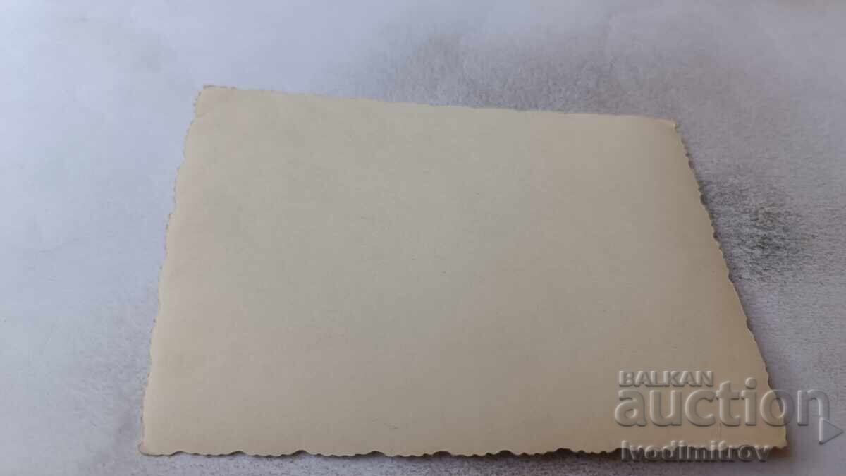 Φωτογραφία Άνδρες σκάβουν θεμέλια σπιτιού με τιμή 3.65 BGN | € 1.87