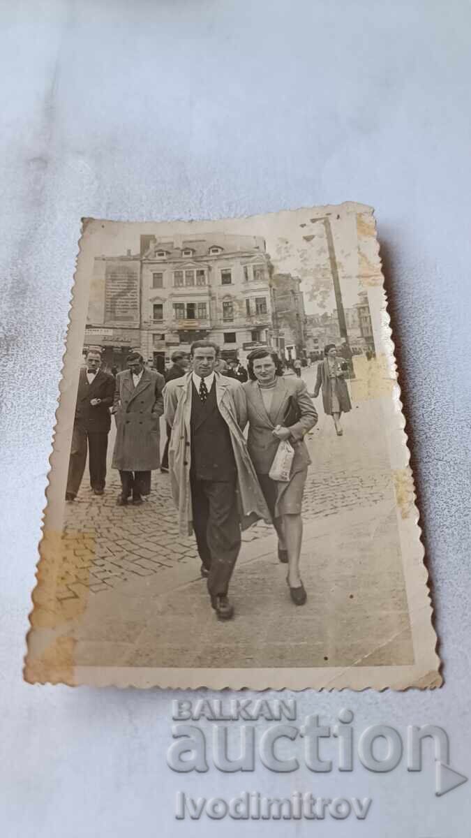 Снимка София Мъж и жена на разходка Снимка София Мъж и жена на разходка