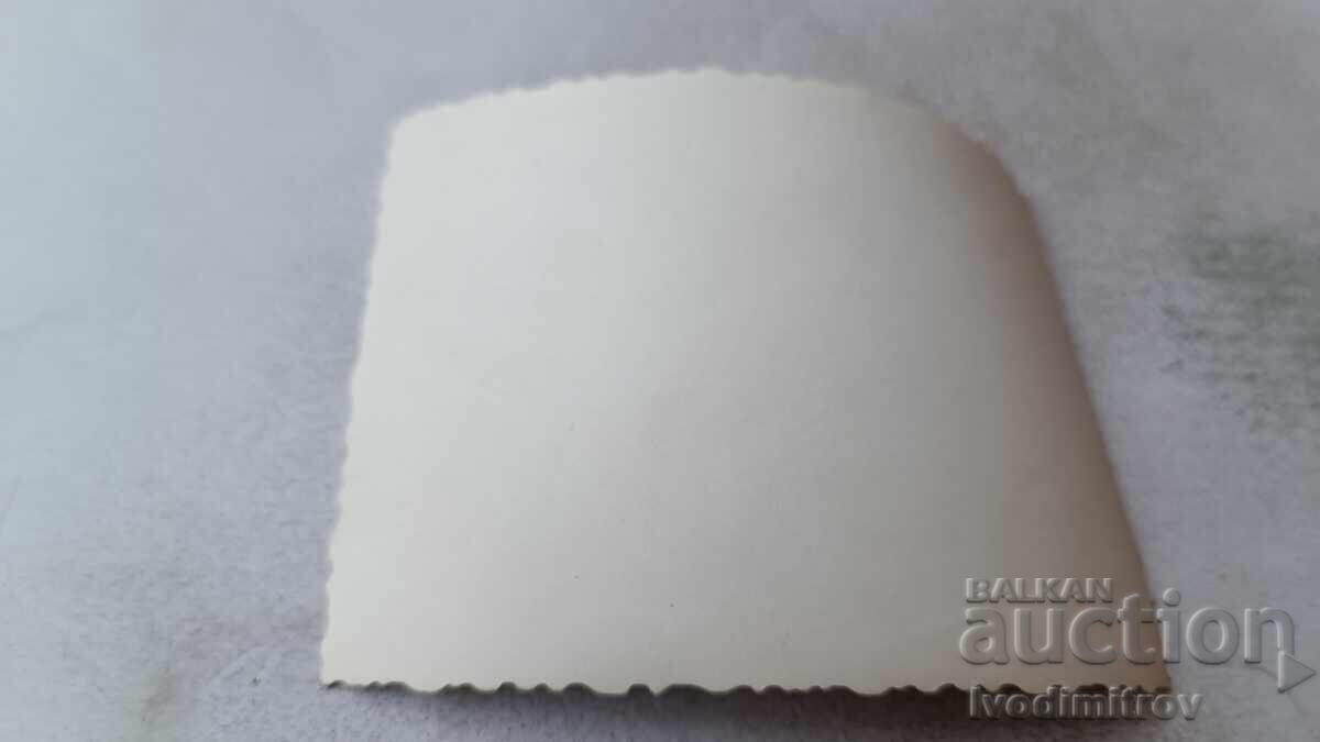 Снимка Мъже и жени на плажа с цена 1.45 лв. | € 0.74 Снимка Мъже и жени на плажа с цена 1.45 лв. | € 0.74