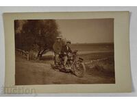 MOTOCICLETĂ RETRO CU MOTOR, FOTOGRAFIE VECHE