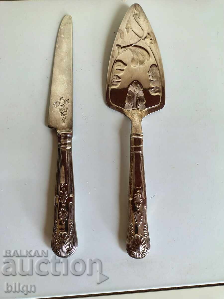 Υπέροχο Ασημένιο Σετ Σερβιρίσματος με τιμή 33.32 BGN | € 17.04 Υπέροχο Ασημένιο Σετ Σερβιρίσματος με τιμή 33.32 BGN | € 17.04