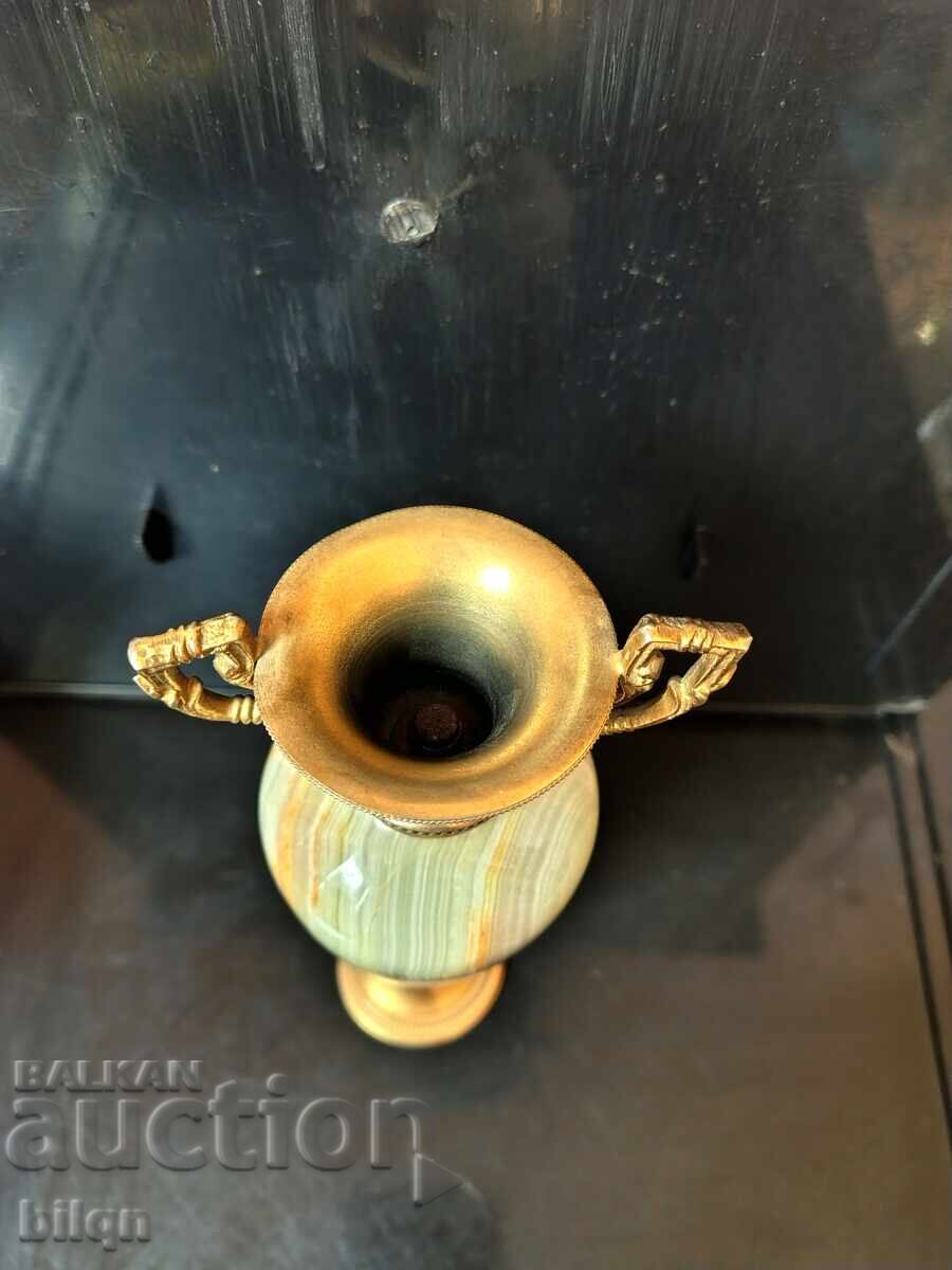 Excellent Amphora, Vase of Onyx and Gilding with price 39.98 BGN | € 20.44 Excellent Amphora, Vase of Onyx and Gilding with price 39.98 BGN | € 20.44
