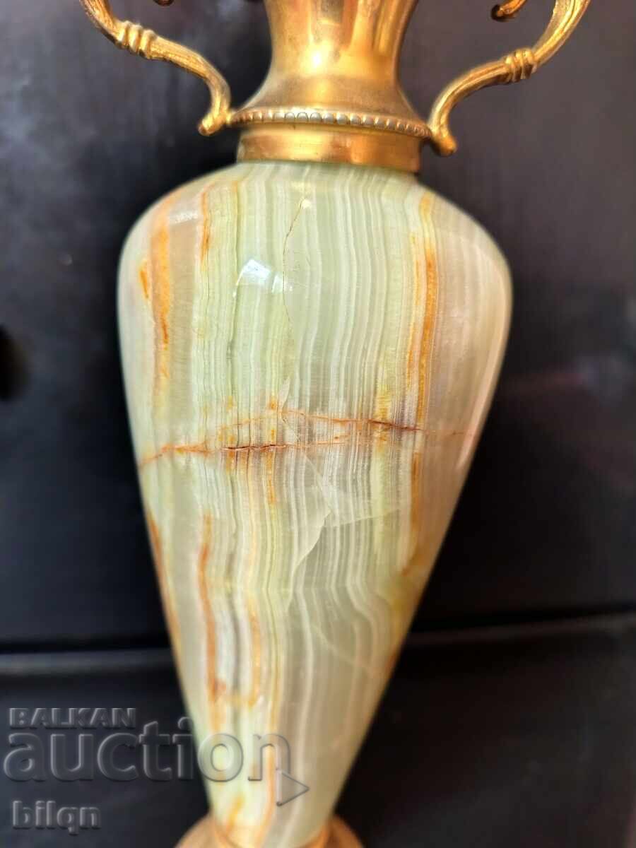 Delivery of Excellent Amphora, Vase of Onyx and Gilding Delivery of Excellent Amphora, Vase of Onyx and Gilding