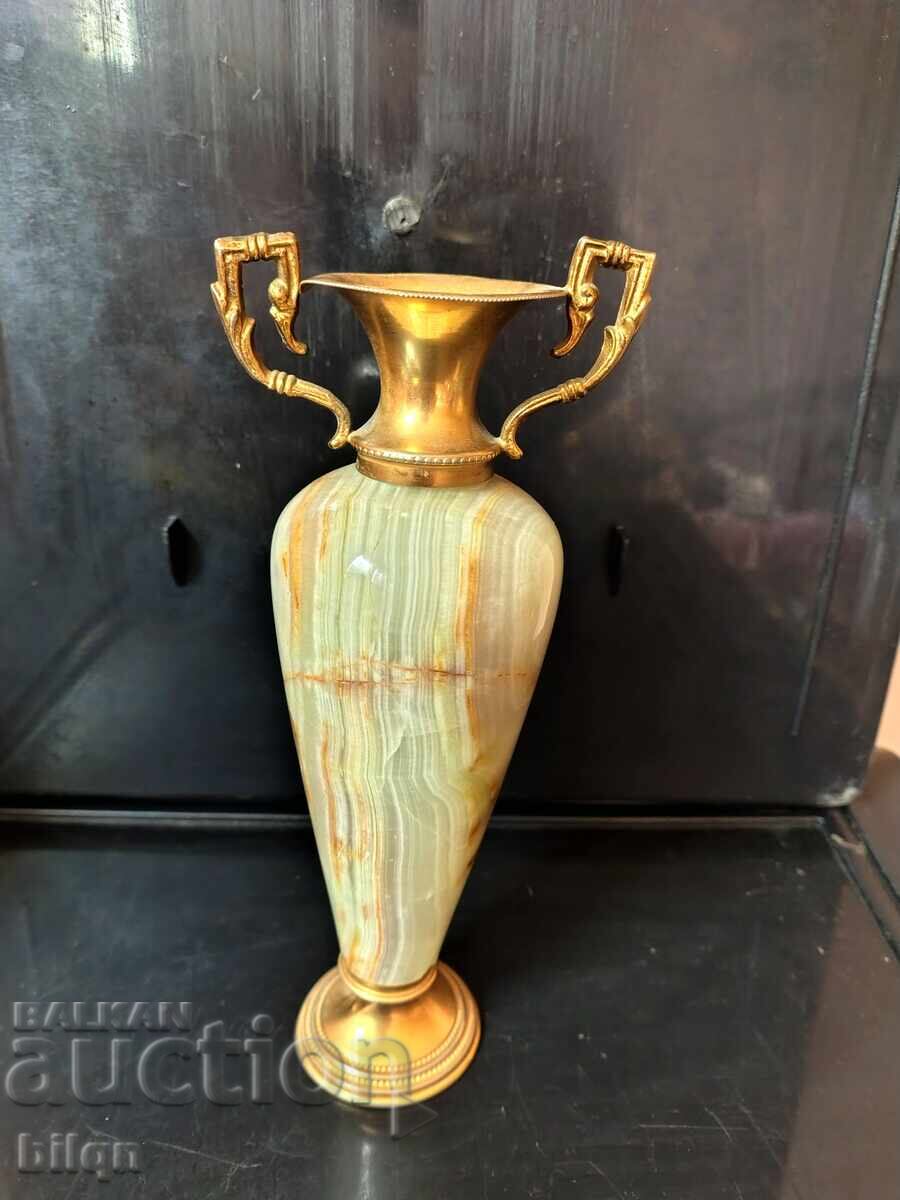 Excellent Amphora, Vase of Onyx and Gilding Excellent Amphora, Vase of Onyx and Gilding