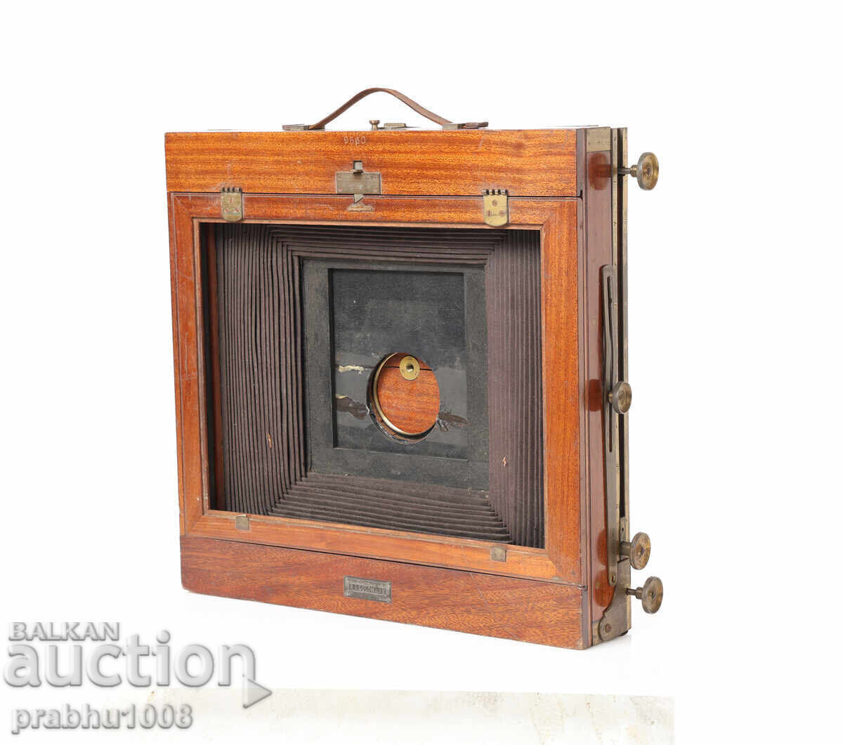 Голяма дървена камера фотоапарат Goldman с обектив Hermagis с цена 1400.00 лв. | € 715.81