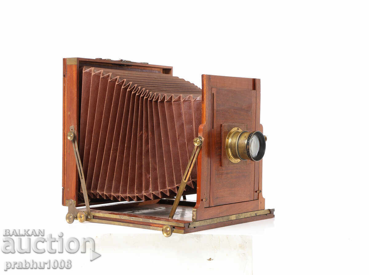 Delivery of Large wooden Goldman camera with Hermagis lens