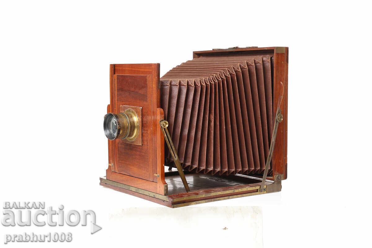 Large wooden Goldman camera with Hermagis lens
