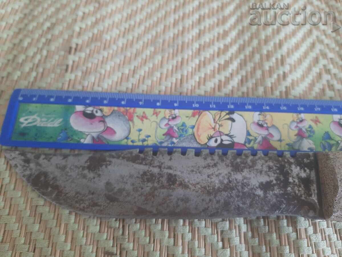 Ένα παλιό μαχαίρι με τιμή 15.00 BGN | € 7.67