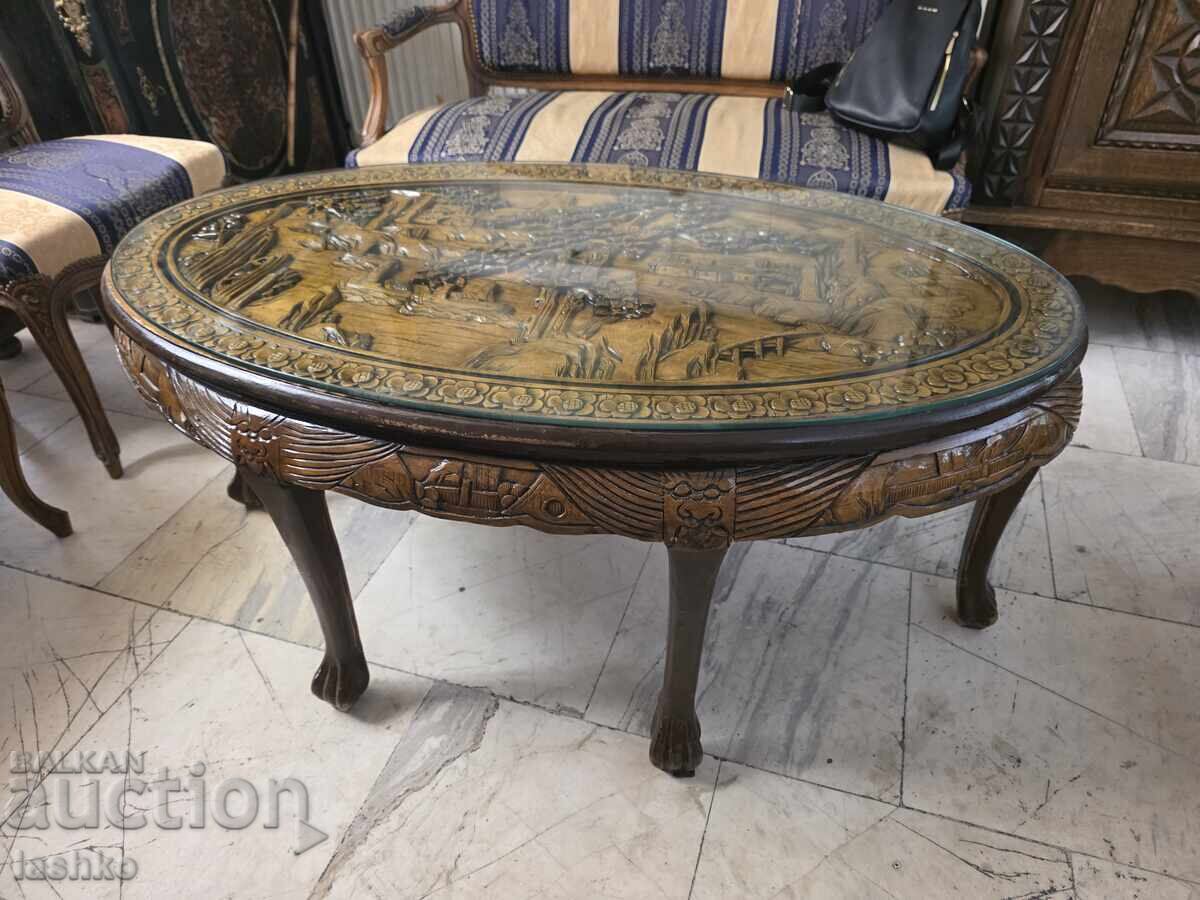 Măsuță veche sculptată cu preț 1249.00 BGN | € 638.60